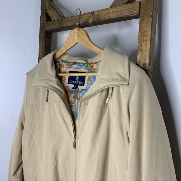 London Fog Light Tan Beige Zippered Jacket with Floral Lining Women’s XL - Picture 2 of 8